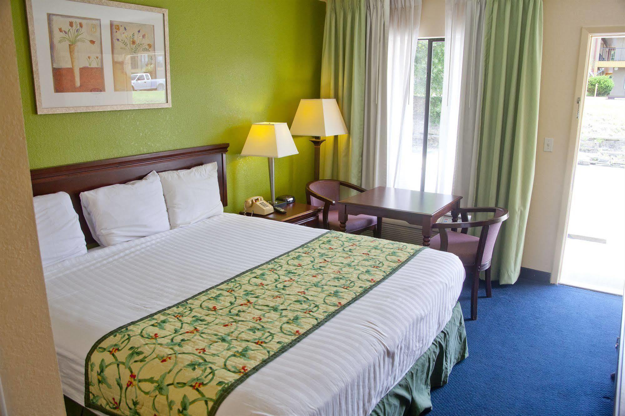 Days Inn By Wyndham Defuniak Springs Exteriér fotografie