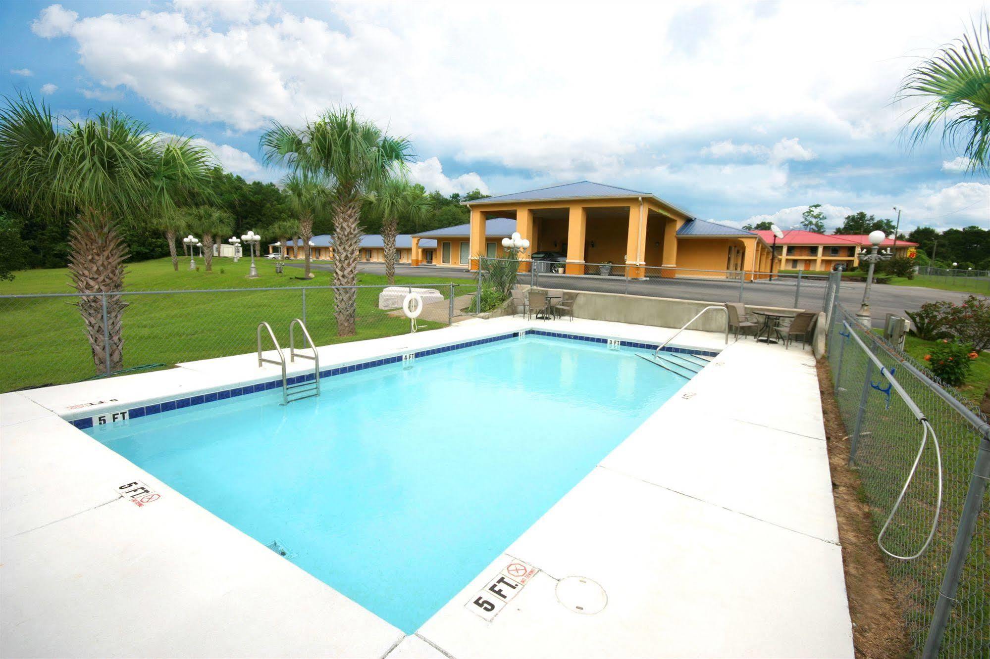 Days Inn By Wyndham Defuniak Springs Exteriér fotografie