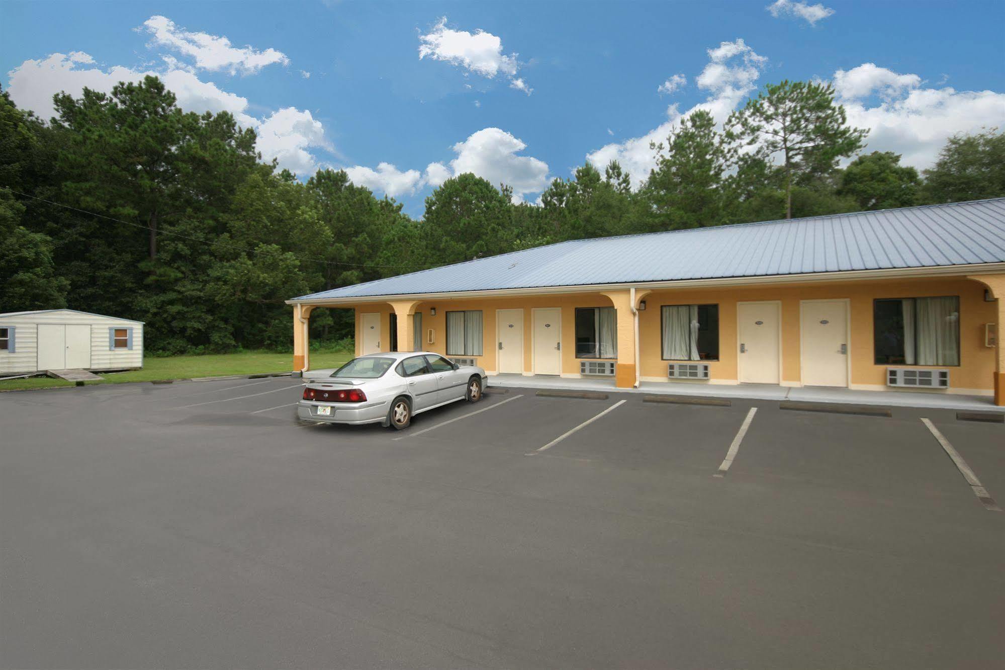Days Inn By Wyndham Defuniak Springs Exteriér fotografie